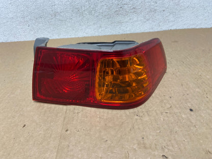 2000 to 2001 Toyota Camry Right Passenger Rh Tail Light AF9700 DW0
