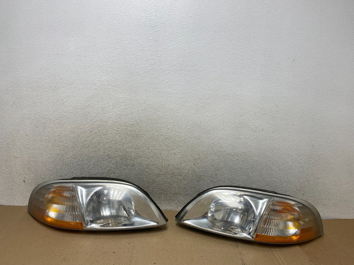 1999 to 2003 Ford Windstar Left+Right Halogen Headlights AJ1964 DW0