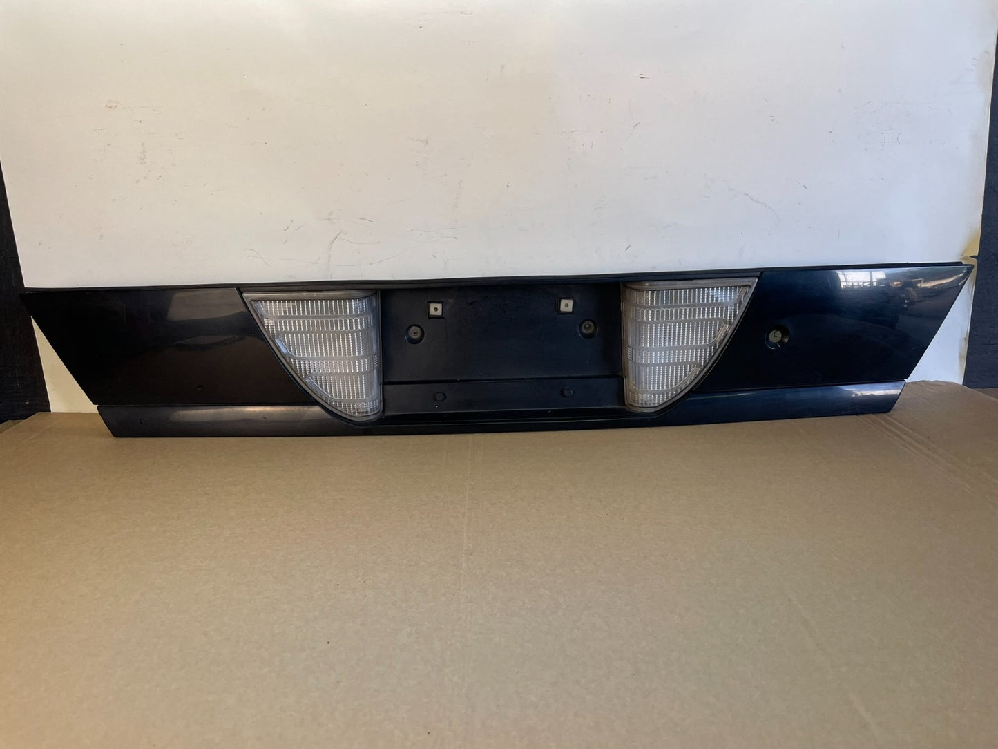 1998 - 2011 Ford Crown Victoria Trunk Rear Garnish License Plate Panel ag7564 DG0
