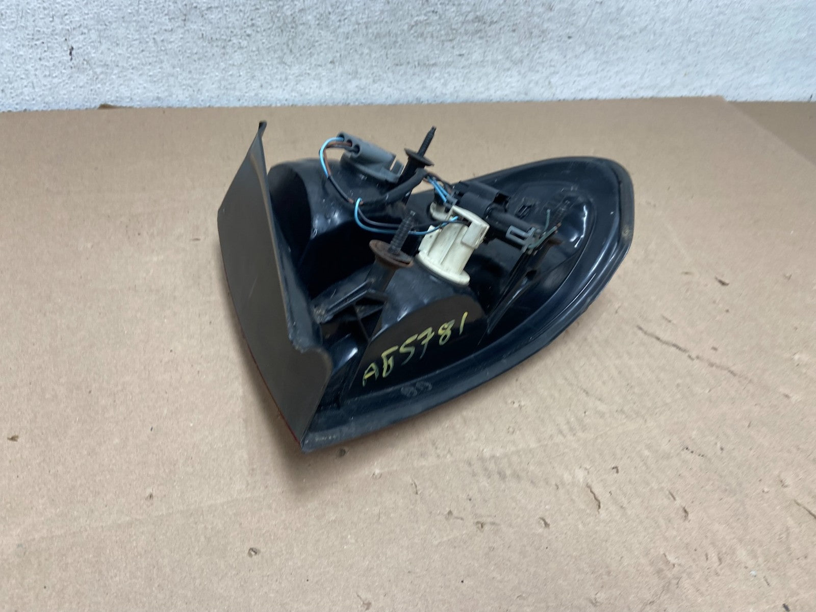 1999 to 2004 Oldsmobile Alero Left Driver LH Side Tail Light AG5781 DG6