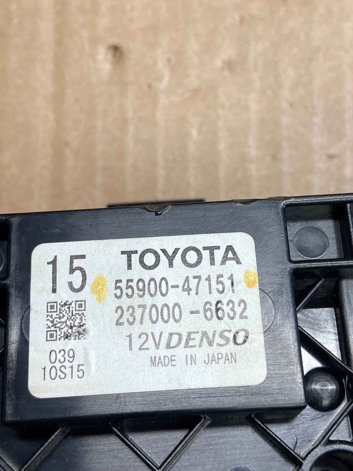2015 - 2018 Toyota Prius V A/C Heater Climate Control Unit Switch AH5644 DG4