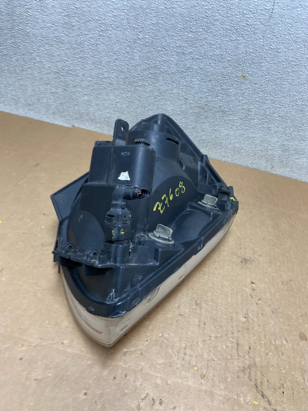 2005 to 2006 Kia Sportage Right Passenger RH Halogen Headlight OEM Z7608 DW9