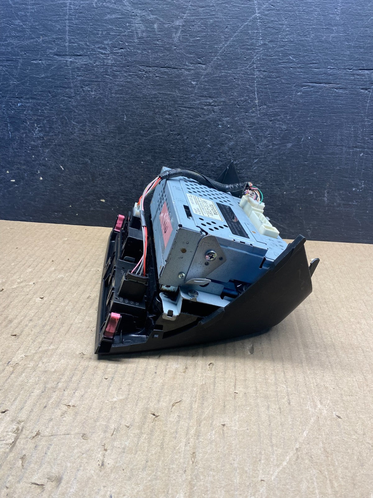 2004 to 2005 Toyota Prius Radio Stereo Receiver Screen Display AG3991 DG2