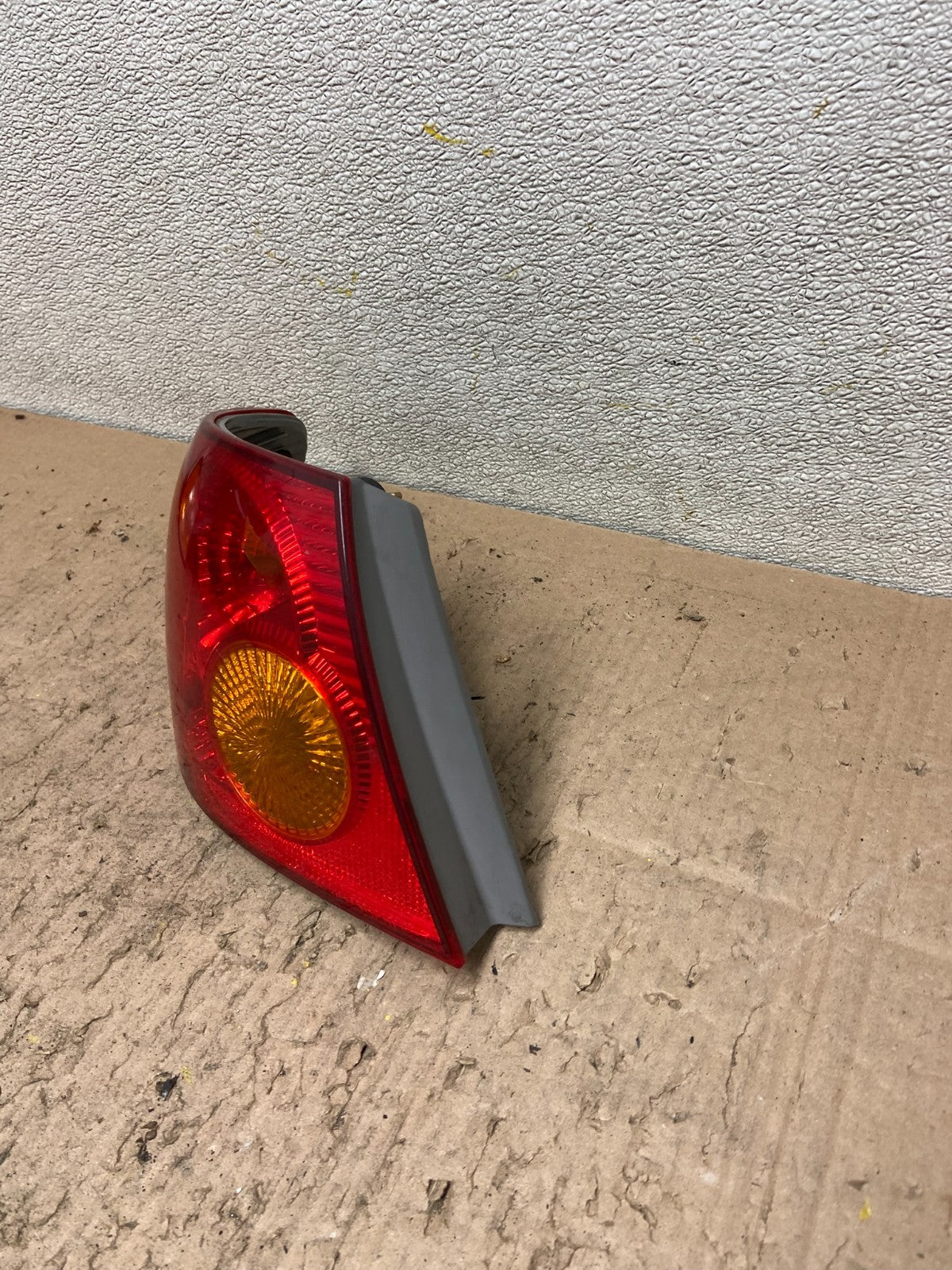2003 to 2005 Toyota Corolla Left Driver Lh Side Tail Light Y4827 PS1