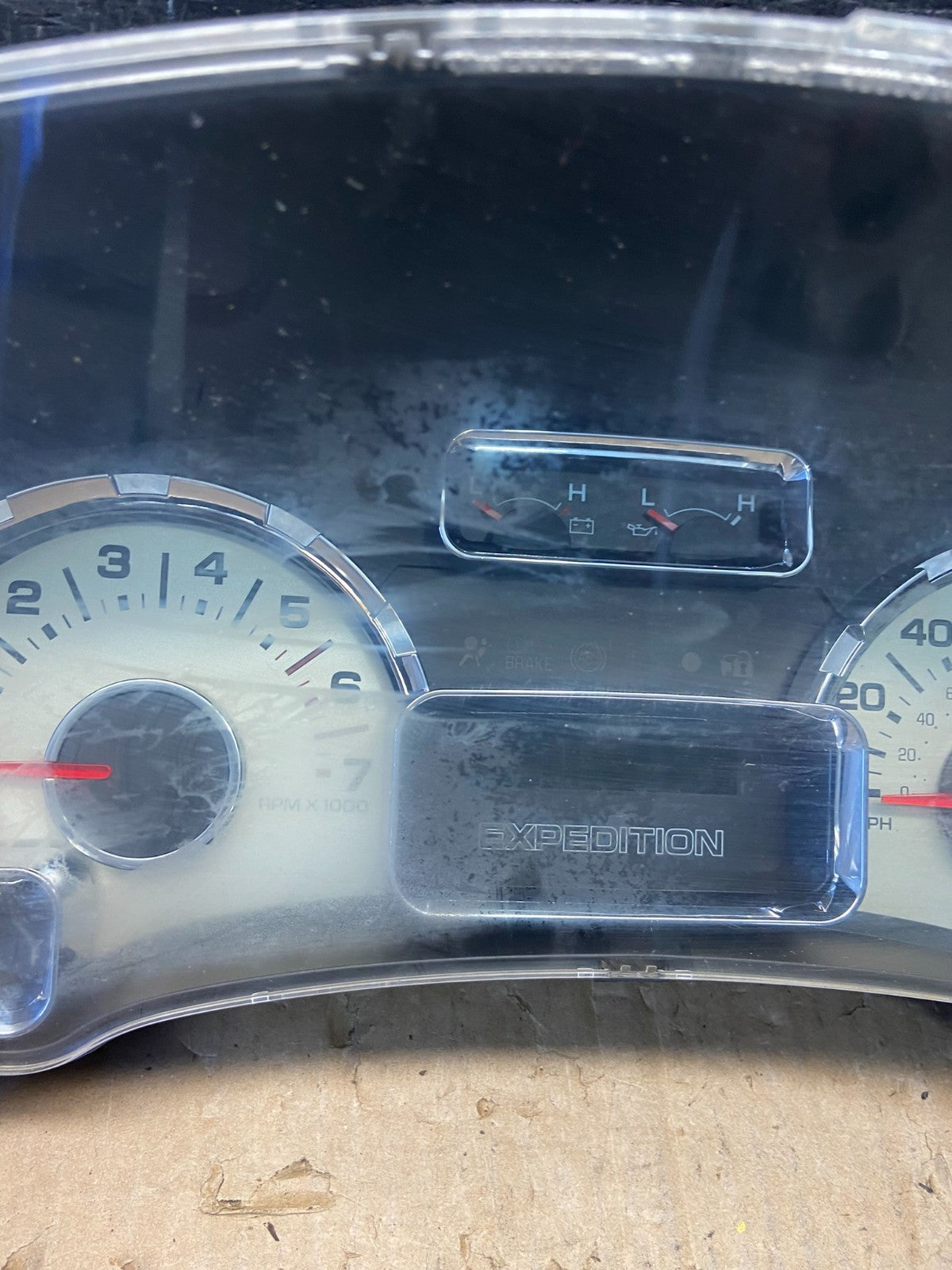 2007 2008 Ford  Expedition Speedometer Cluster Gauge Oem t1758 DG1