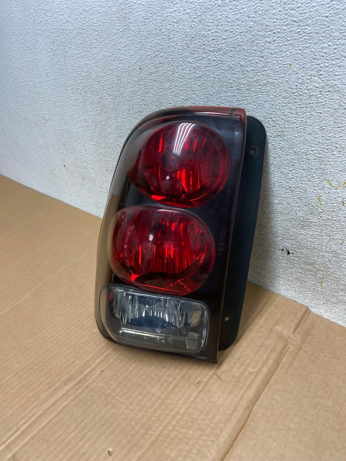 2002 to 2009 Chevrolet Trailblazer Left Driver LH Side Tail Light AI5682 LK1