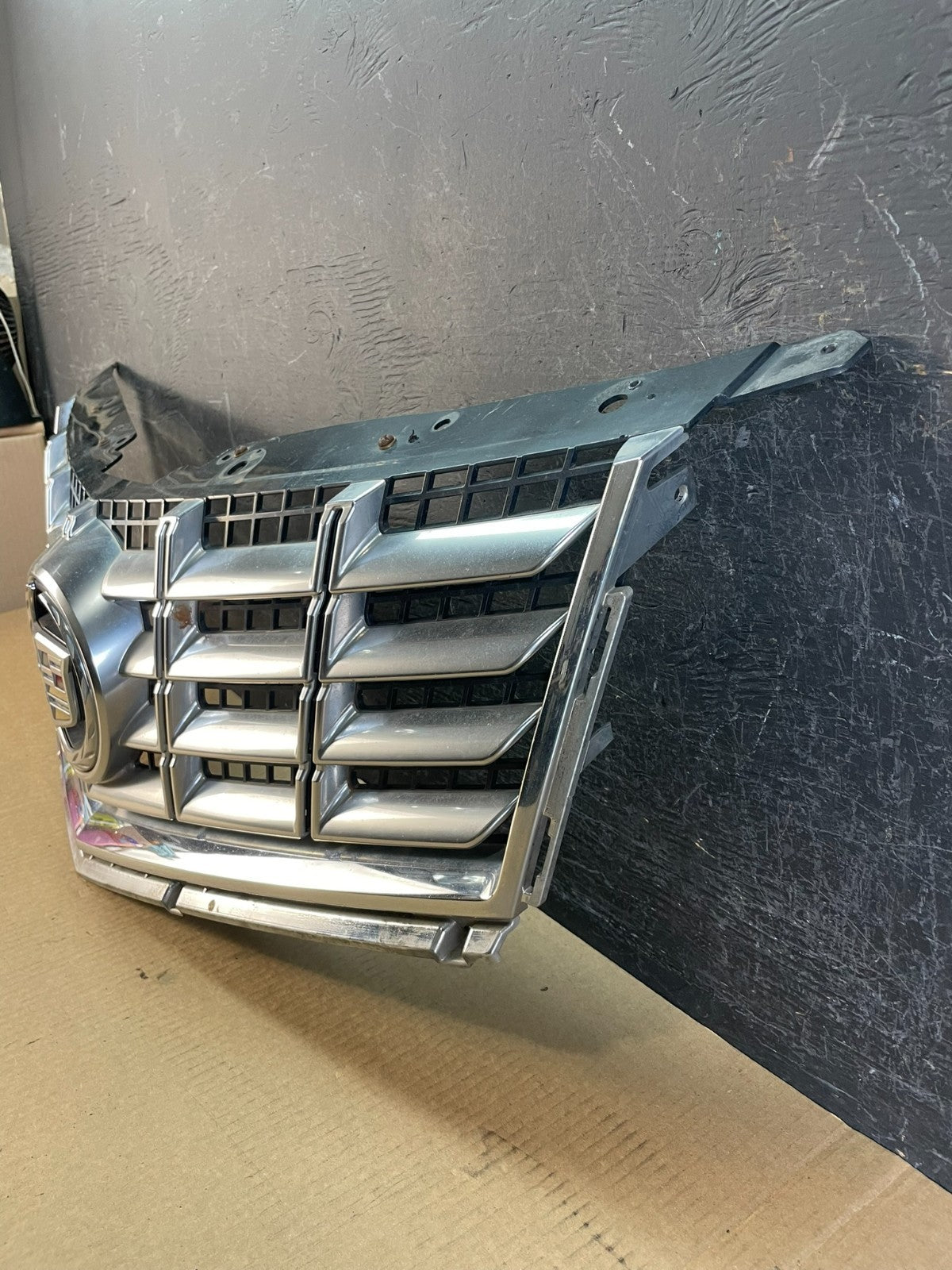 2013 to 2016 Cadillac SRX Front Upper Grille Grill AF3789 DG1