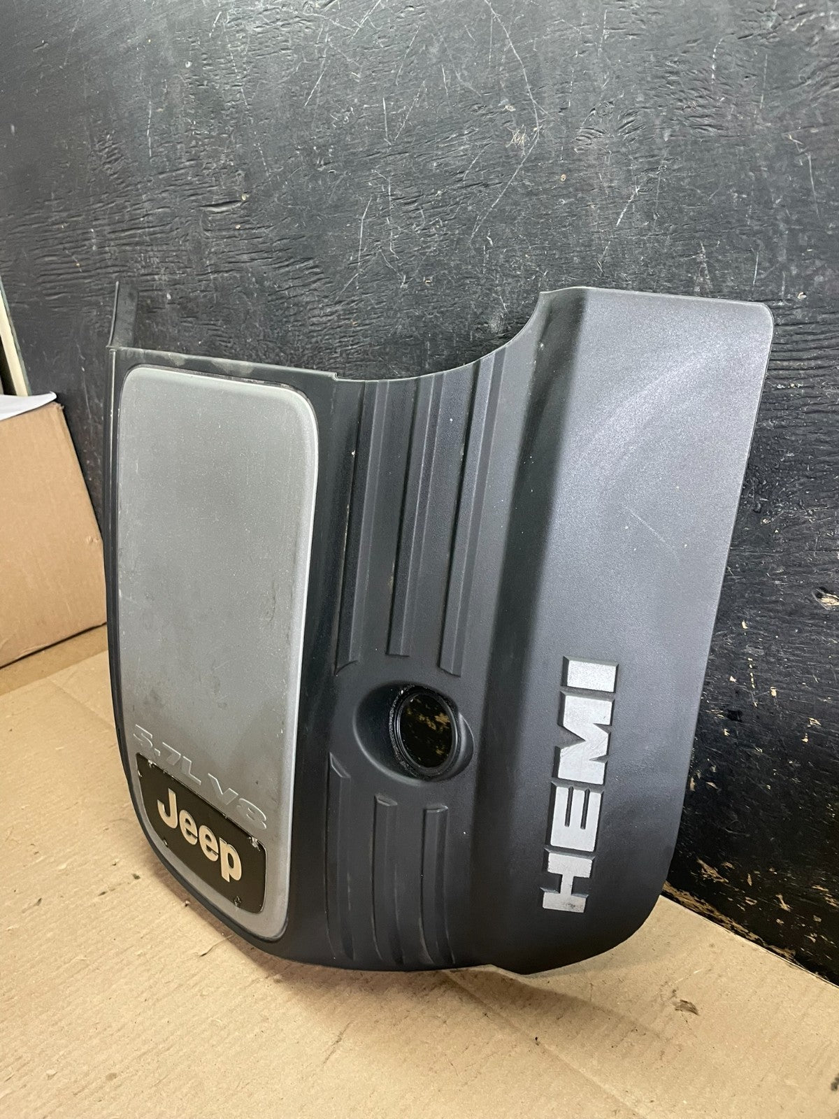 2005 to 2010 Jeep Grand Cherokee 5.7L Hemi Engine Cover Plastic Shield Z8501 DG1