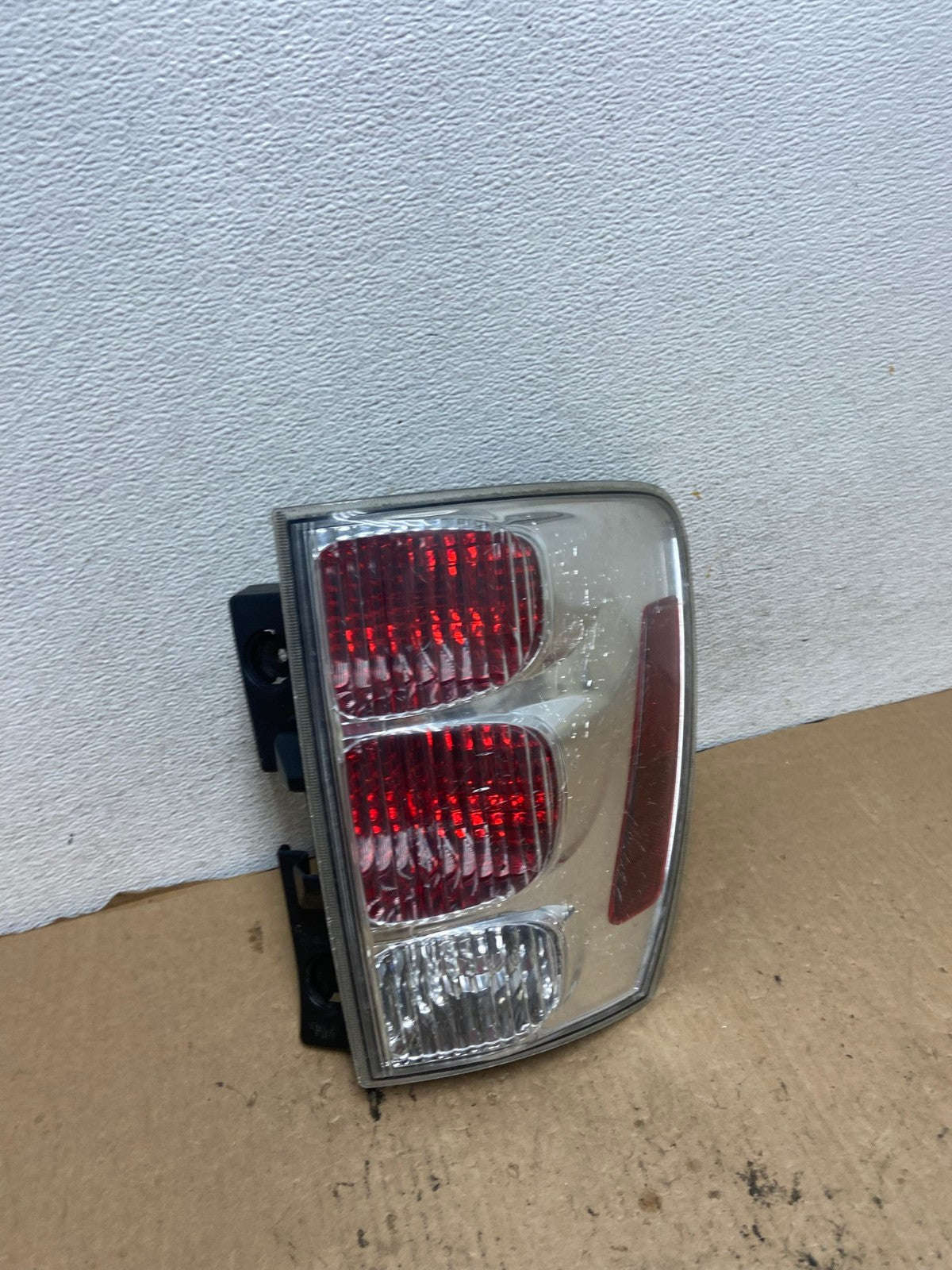 2005 to 2008 Chevrolet Equinox Right Passenger Rh Side Tail Light AG2381 LK2