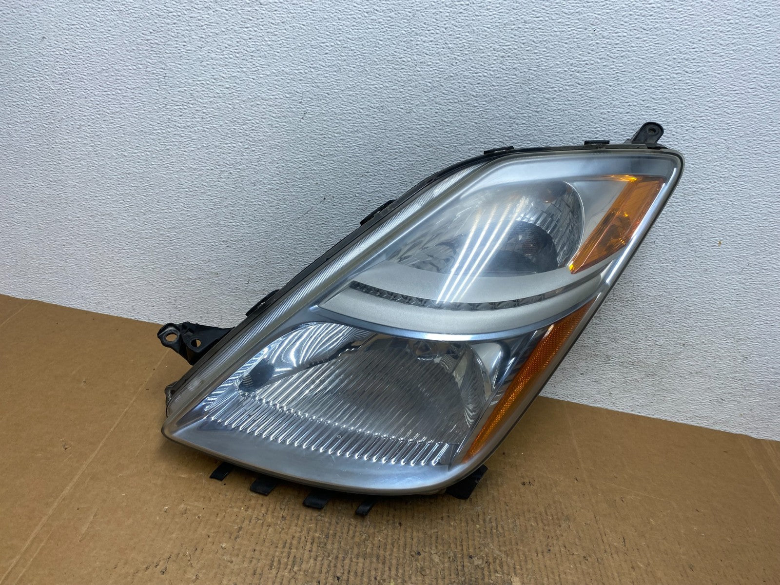 2006-2009 Toyota Prius Left Driver LH Side Blue Headlight Halogen AE1675 DW0