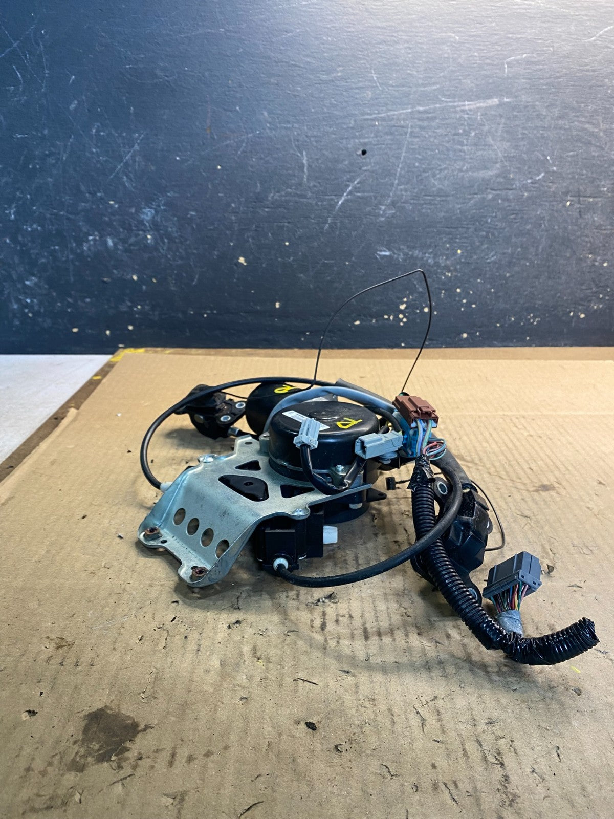 2005 - 2010 Honda Odyssey Rear Right Sliding Door Lock Actuator Motor AA7745 DG1