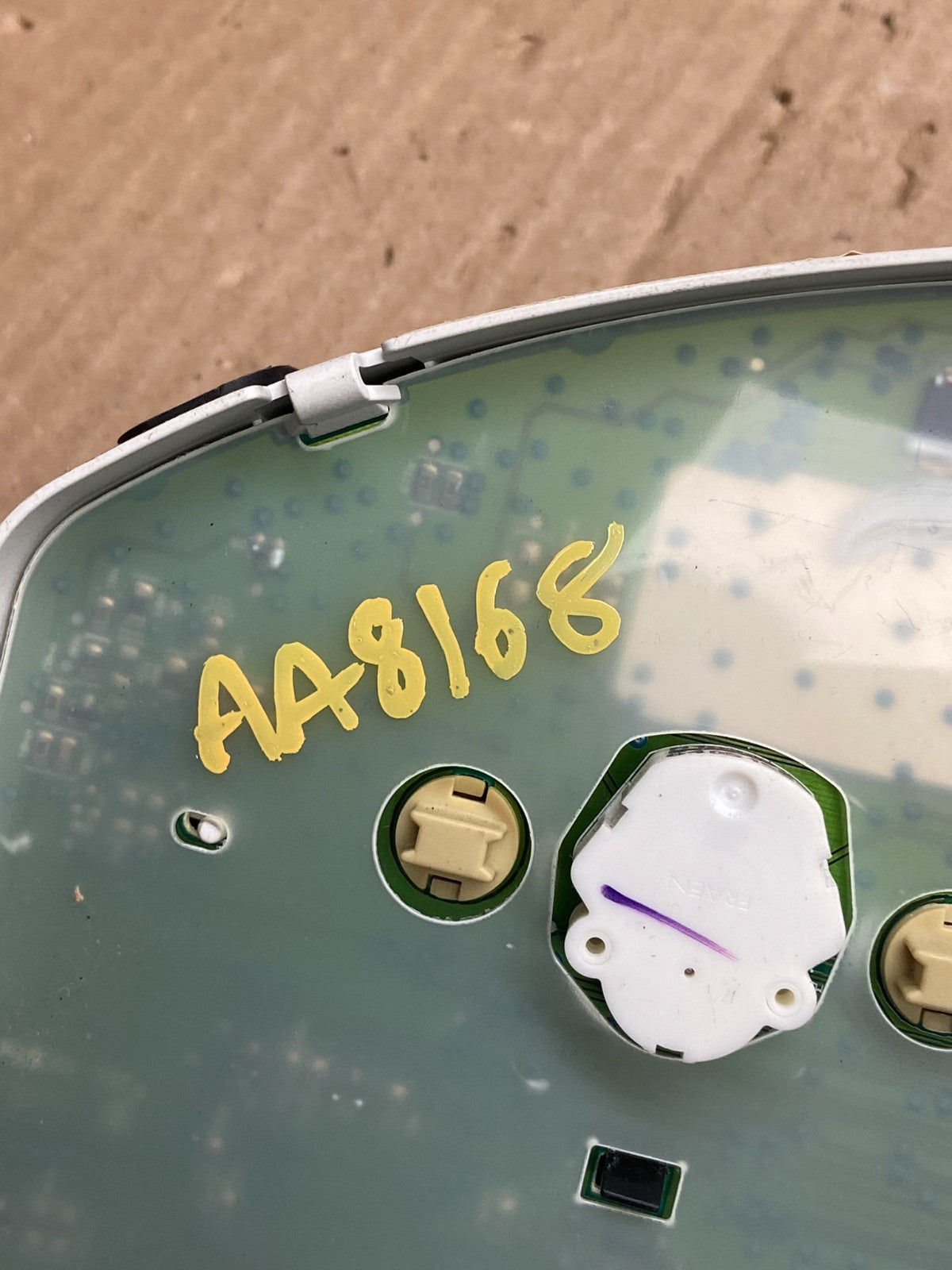 2005 to 2007 Mercury Montego Speedometer Cluster AA81688