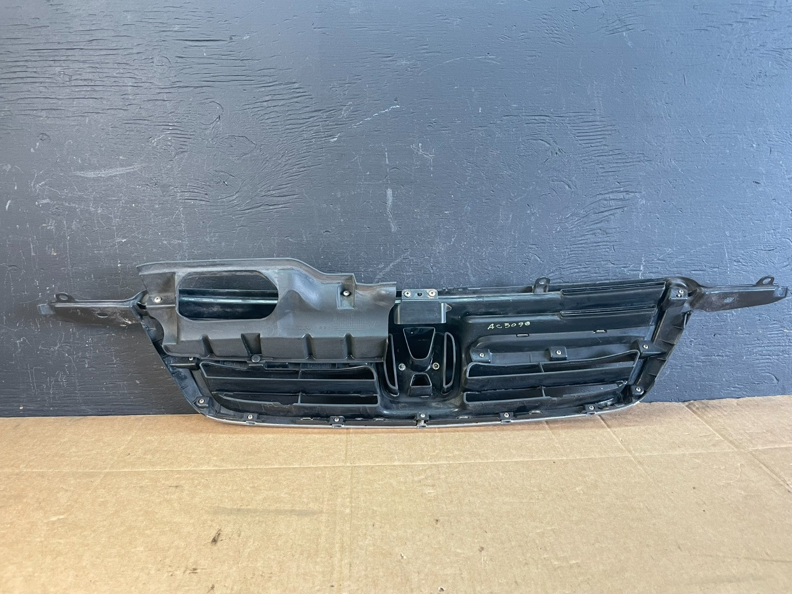 2002 to 2004 Honda CR-V CRV Front Upper Grille Grill Chrome ac5098 DG3
