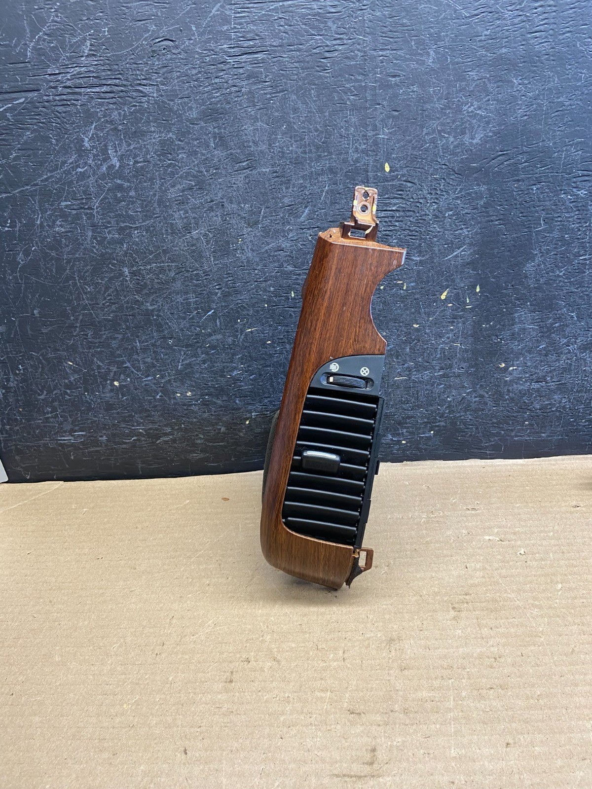 2006 - 2012 Kia Sedona Entourage Right Passenger RH Center Air Vent ah1505 DG0
