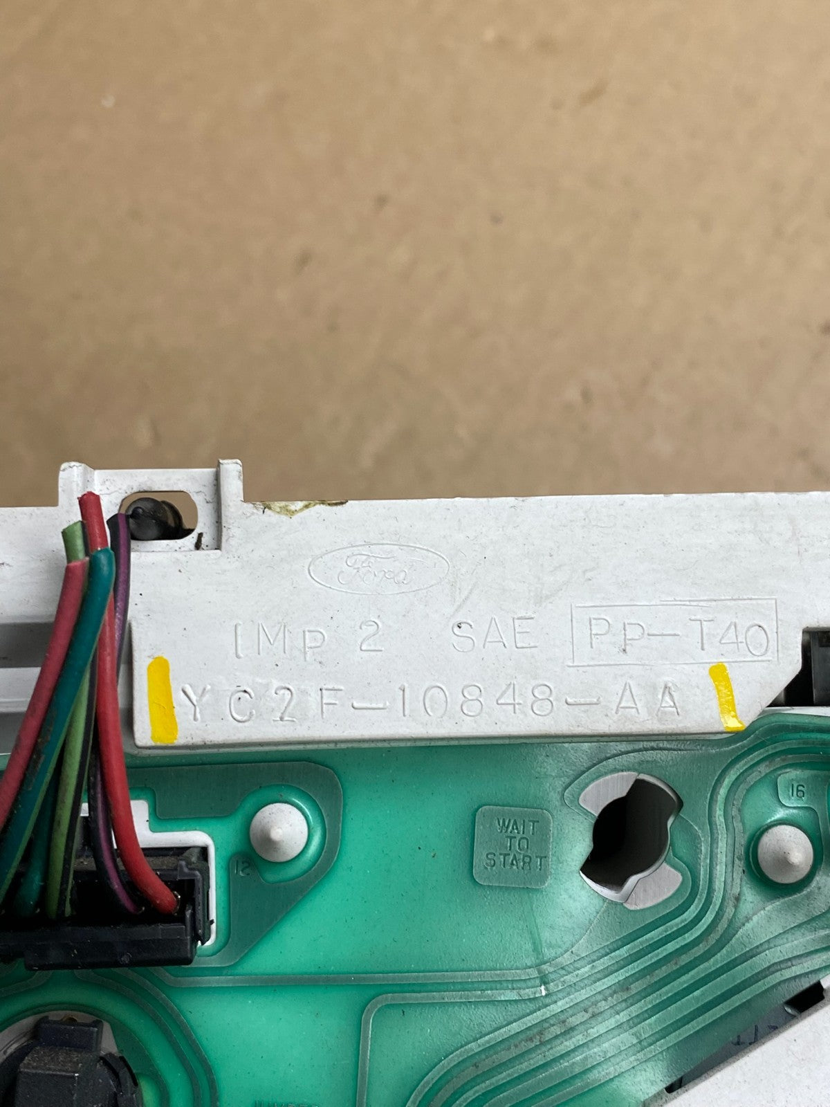 2001 - 2002 Ford Econoline E250 E350 Van Speedometer Instrument Cluster t9313 DG5