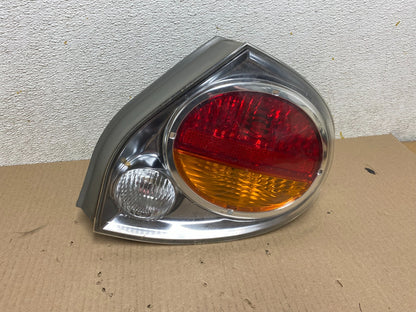 2002 2003 Nissan Maxima Right Passenger RH Side Tail Light M8650 DW0