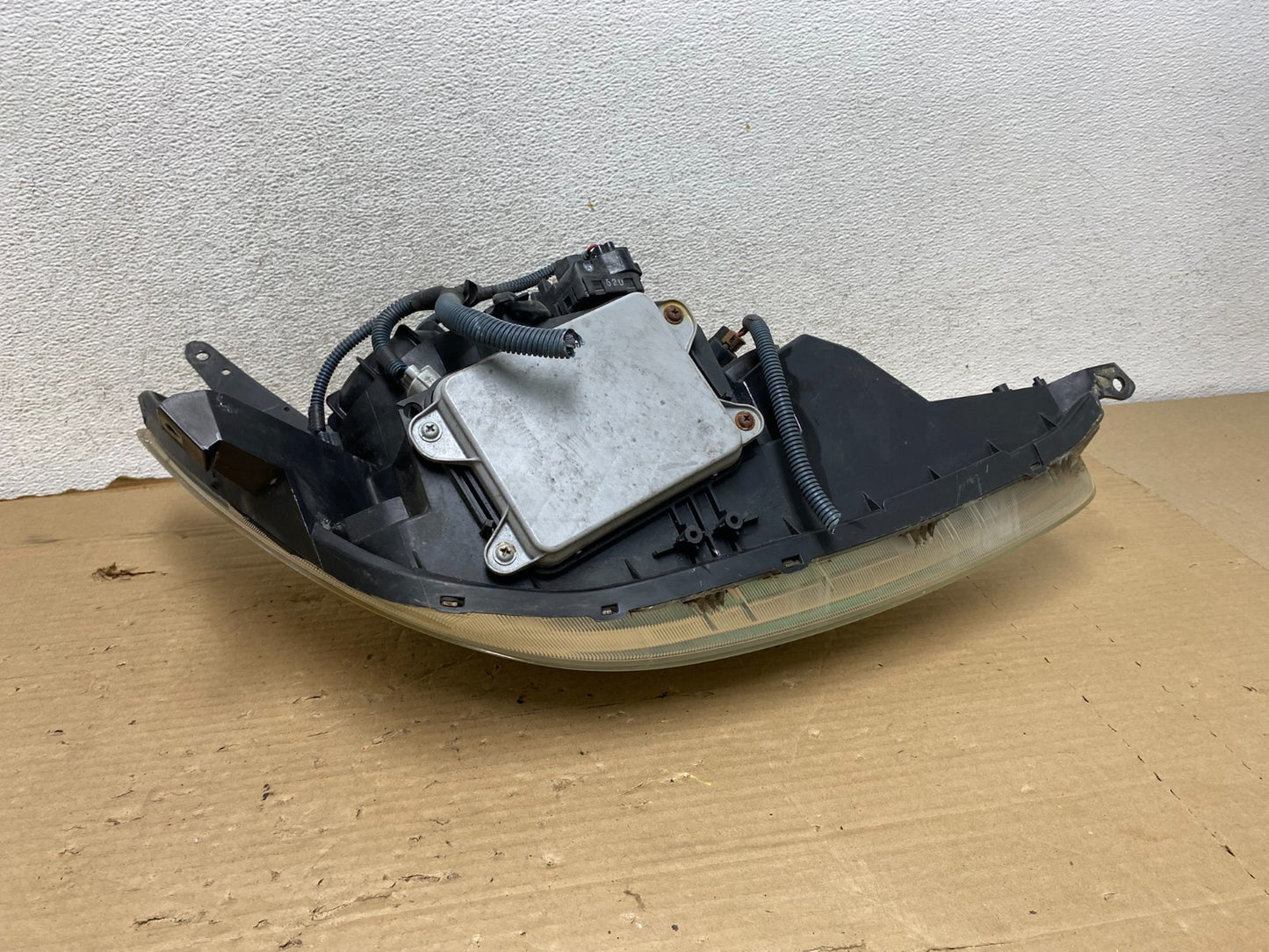 2004-2005 Toyota Sienna Left Driver LH Side Xenon Headlight AG8203 DW6