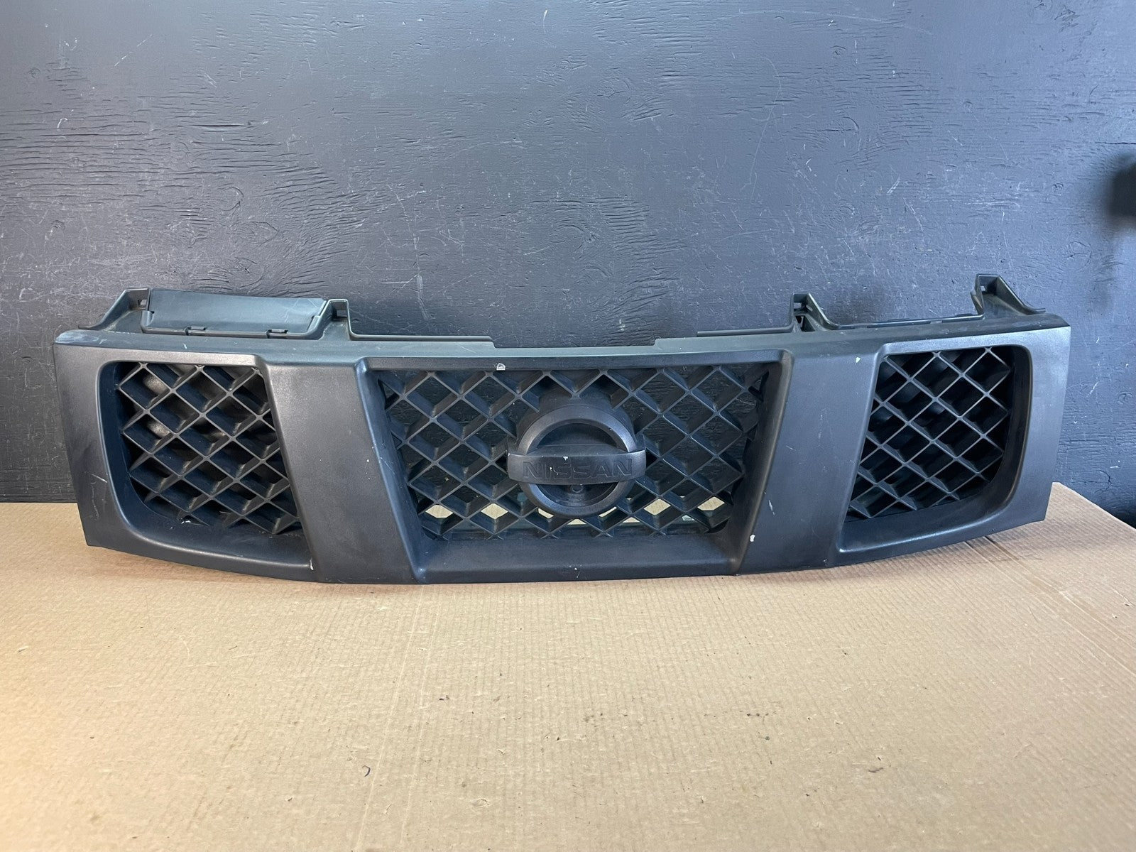 2004 to 2007 Nissan Titan Armada Front Upper Grill Grille AF3749 DG0