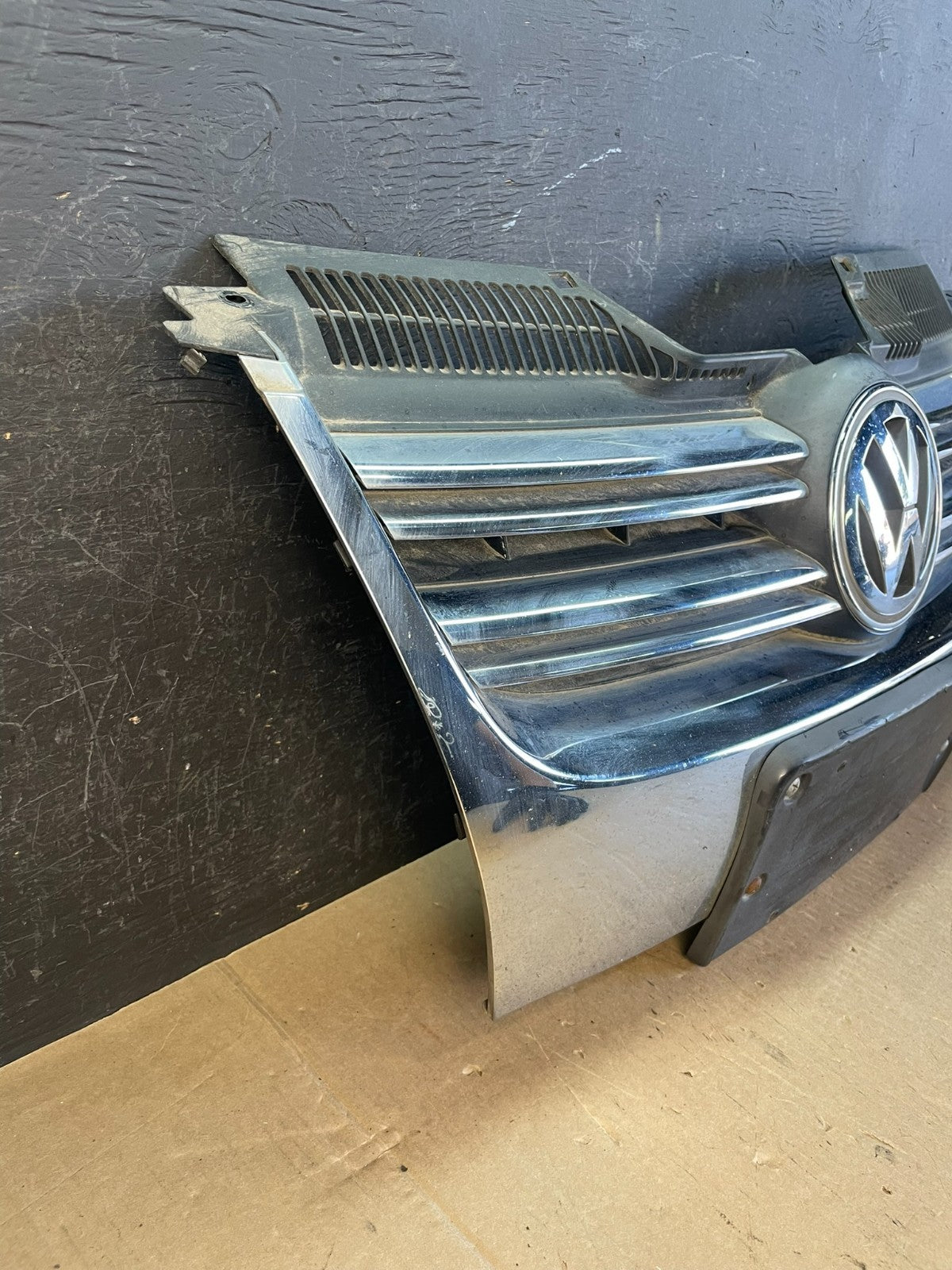 2005-2010 Volkswagen Jetta Front Upper Grille Grill Chrome ad5759 DG2