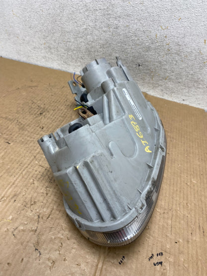 2002-2005 Hyundai Sonata Right Passenger Headlight Halogen TYC AI6873 DW8