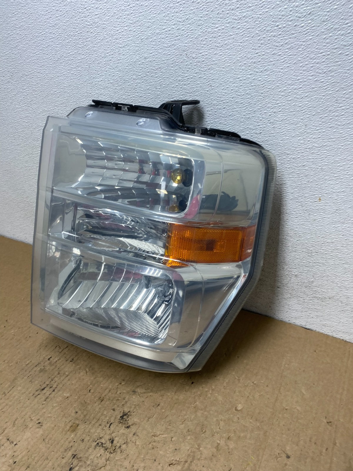 2008-2014 Ford Econoline E150 E250 E350 Left Driver LH Headlight AG2488 DW1