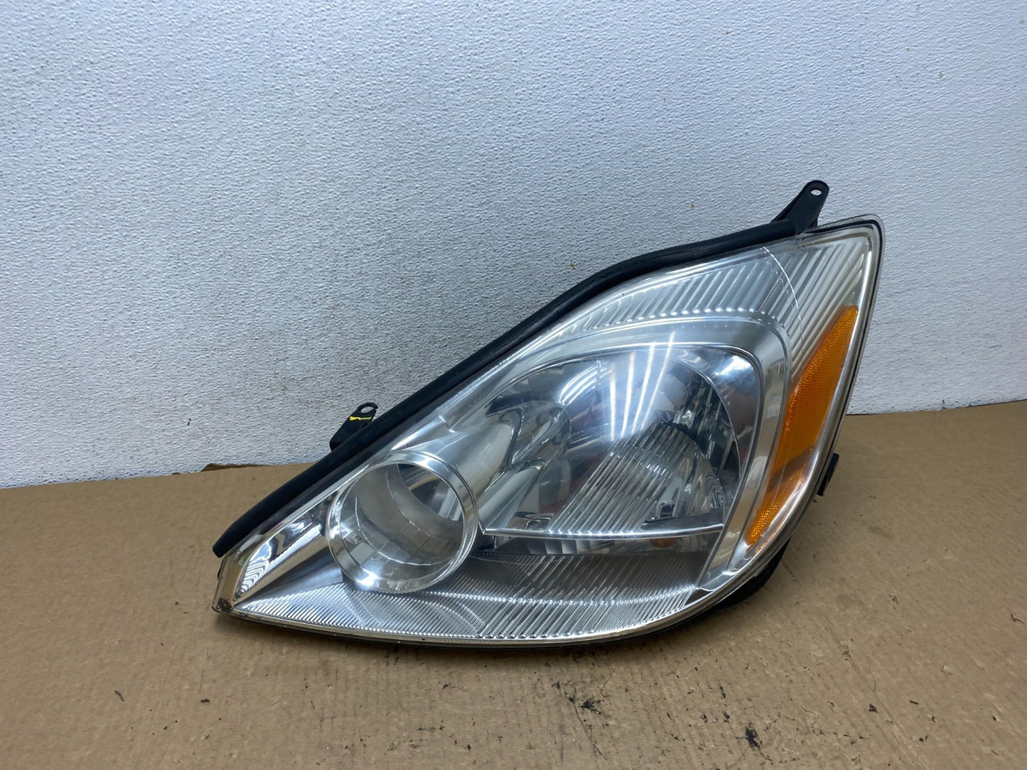 2004-2005 Toyota Sienna Left Driver LH Side Xenon Headlight AG2296 DW0