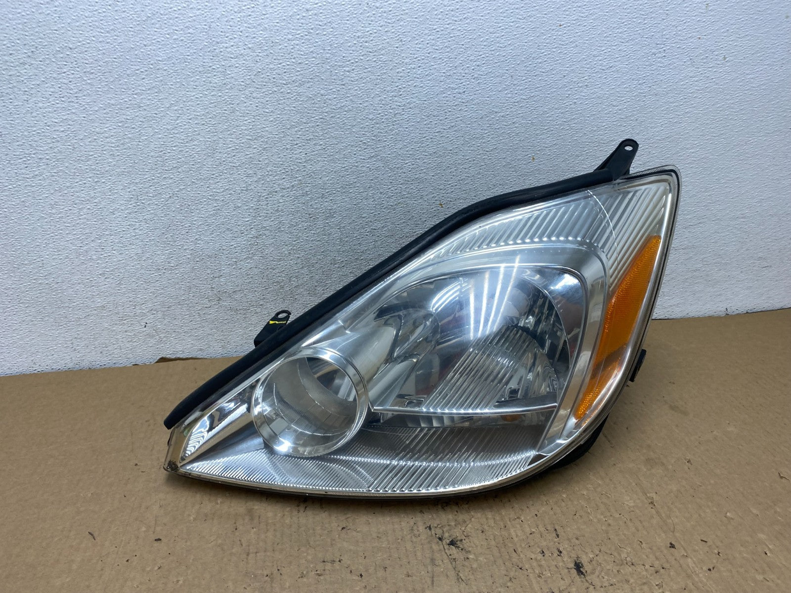 2004-2005 Toyota Sienna Left Driver LH Side Xenon Headlight AG2296 DW0