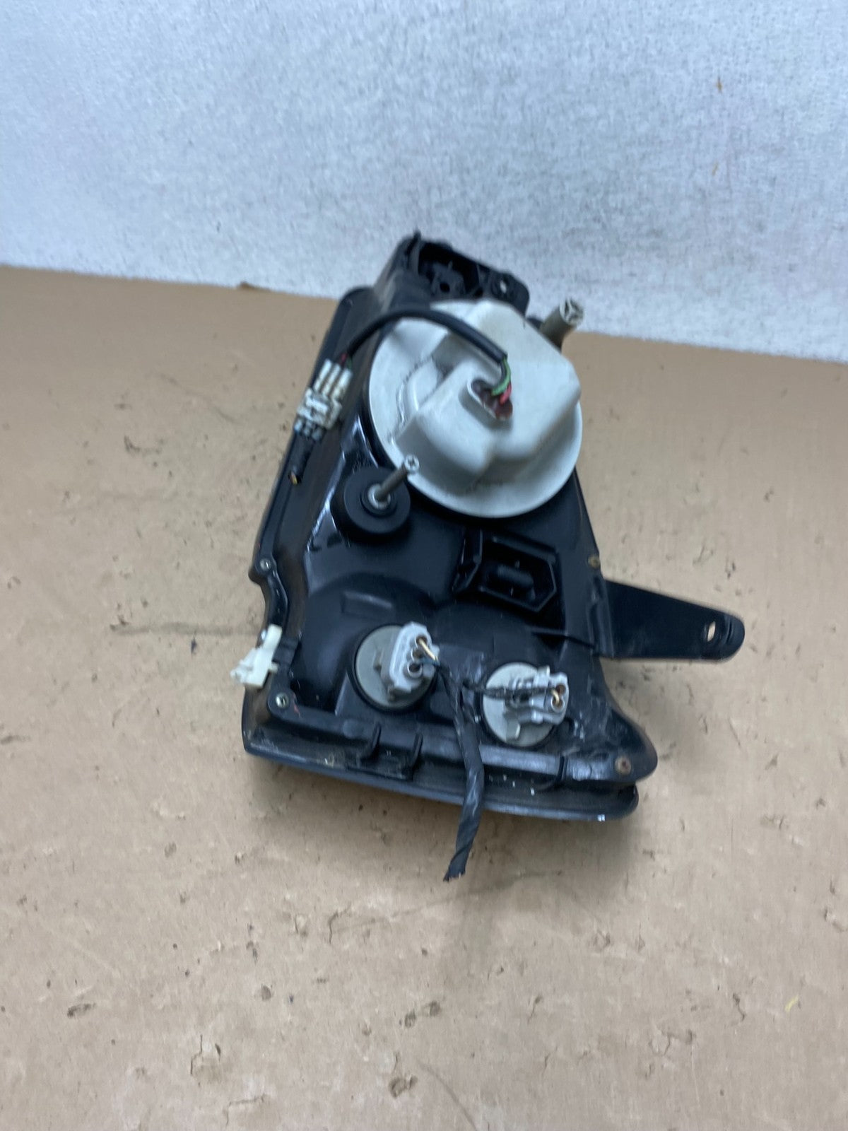 2001 to 2004 Subaru Legacy Outback Right Passenger Rh Headlight AG4418 DW5