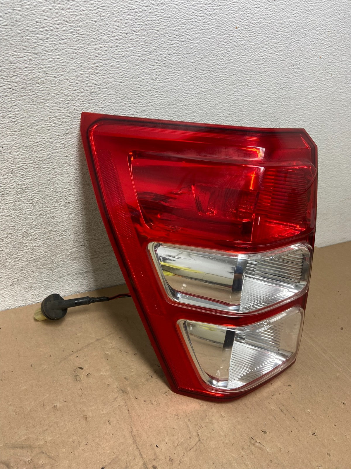 2006 to 2011 Suzuki Grand Vitara Left Driver LH Tail Light AG4747 DG2