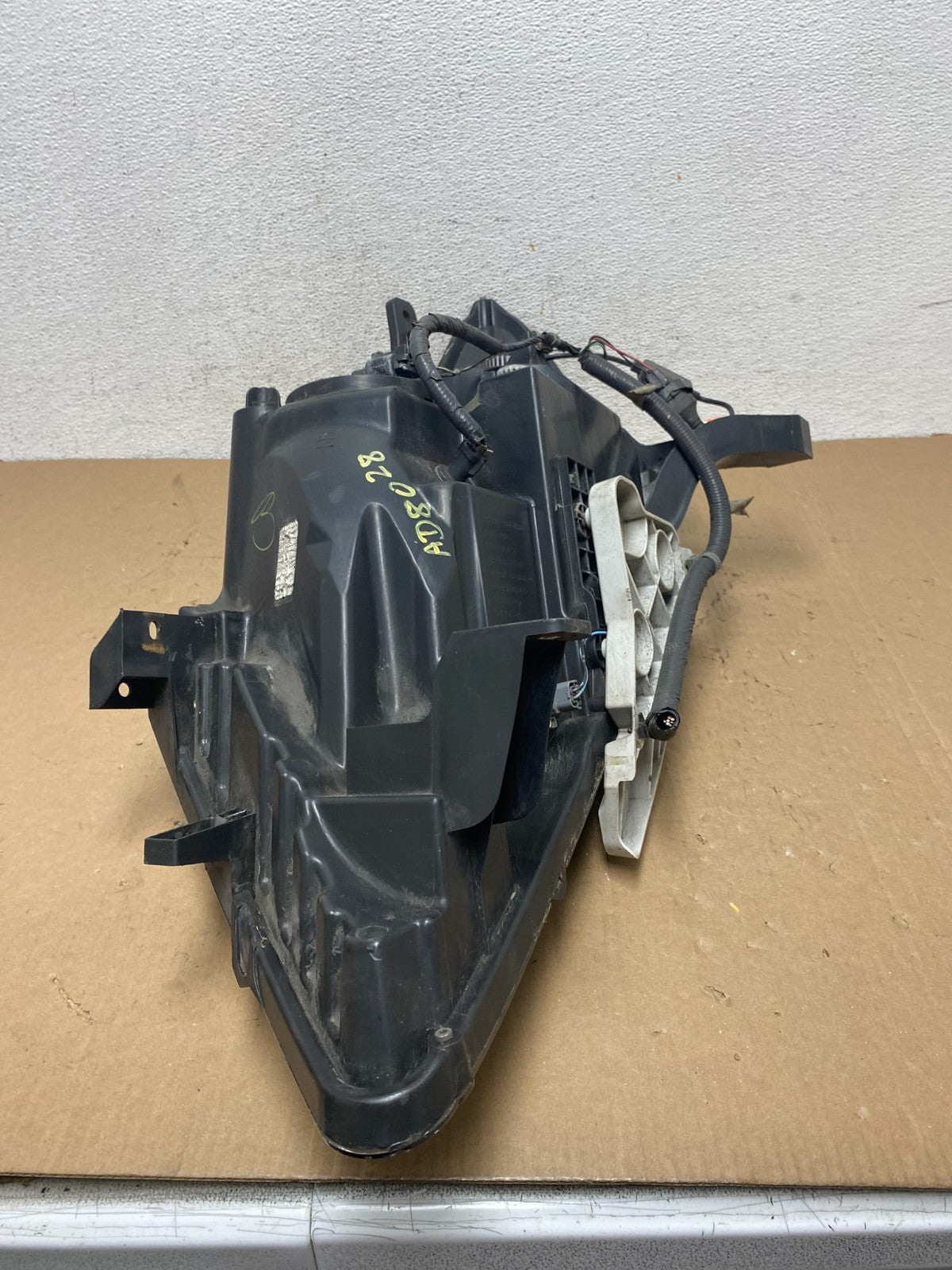 2013 to 2016 Nissan Pathfinder Right Passenger RH Side Headlight AD8028 DW7