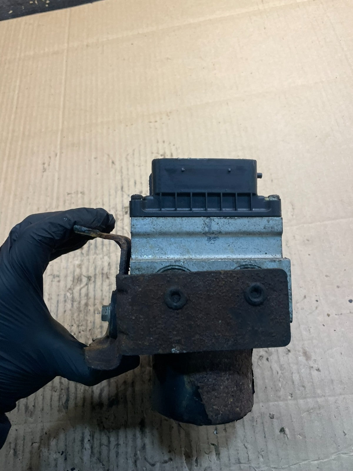 2007 Chevrolet Suburban 2500 GMC Yukon XL ABS Control Module 15912509 X86042