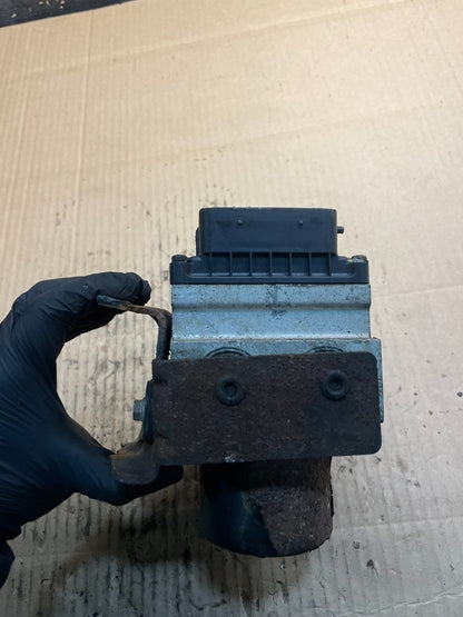 2007 Chevrolet Suburban 2500 GMC Yukon XL ABS Control Module 15912509 X86042