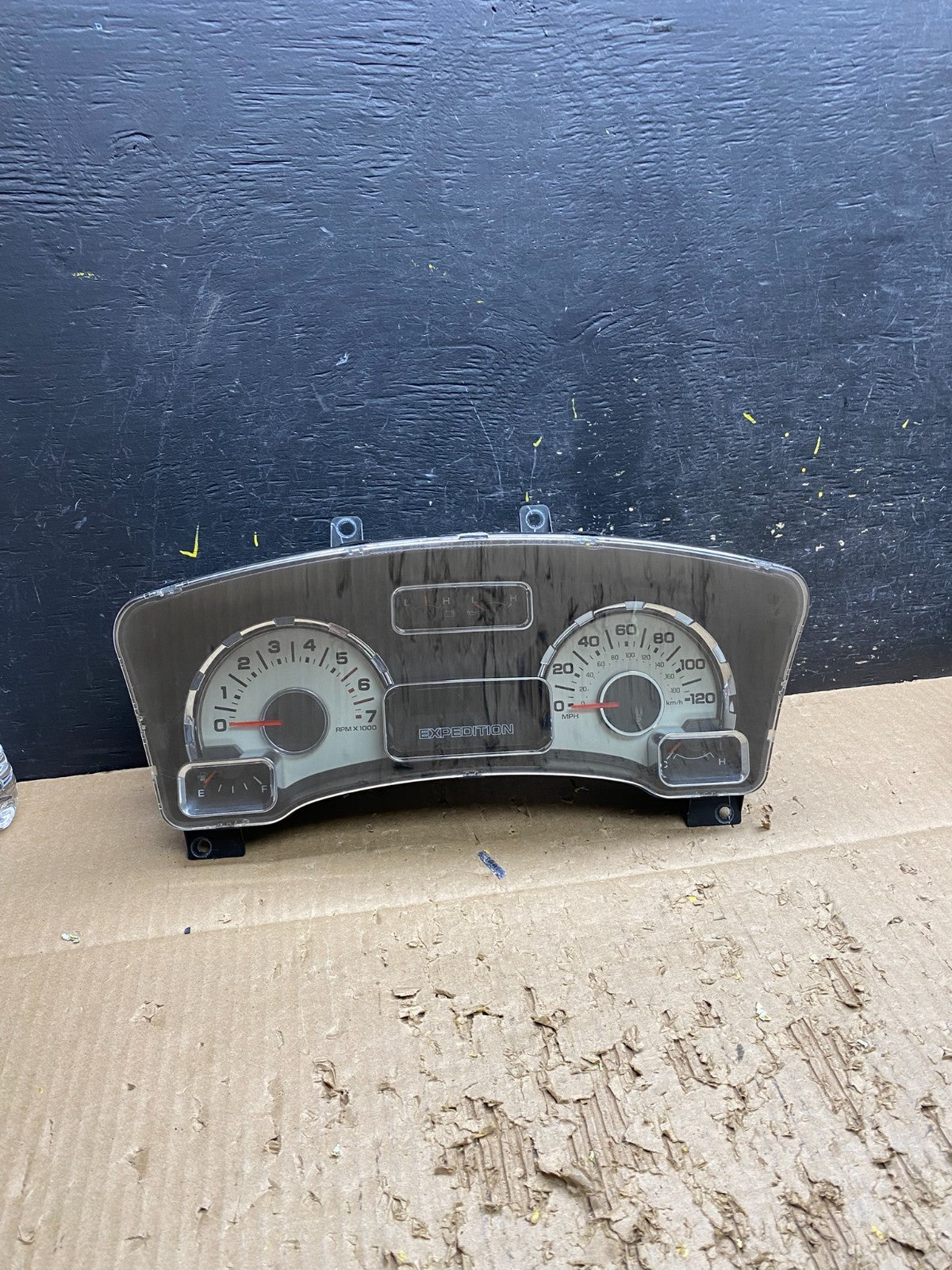 2007 2008 Ford  Expedition Speedometer Cluster Gauge OEM v7529 DG0