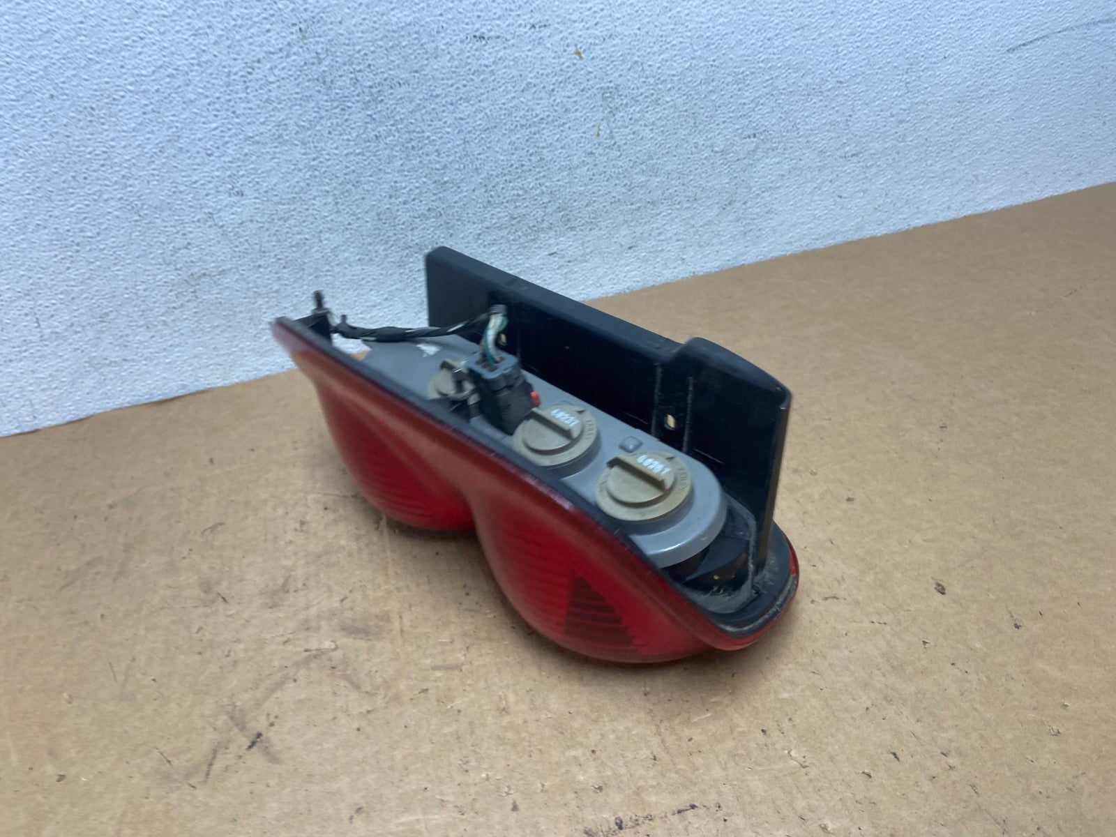 2002 2003 2004 Jeep Liberty Left Driver LH Side Tail Light AD4783 LK6