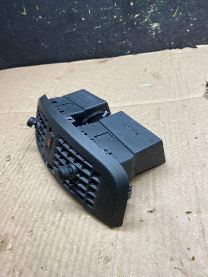 2004 to 2009 Cadillac SRX Front Center Dash A/C Air Vent Y5237 DG2