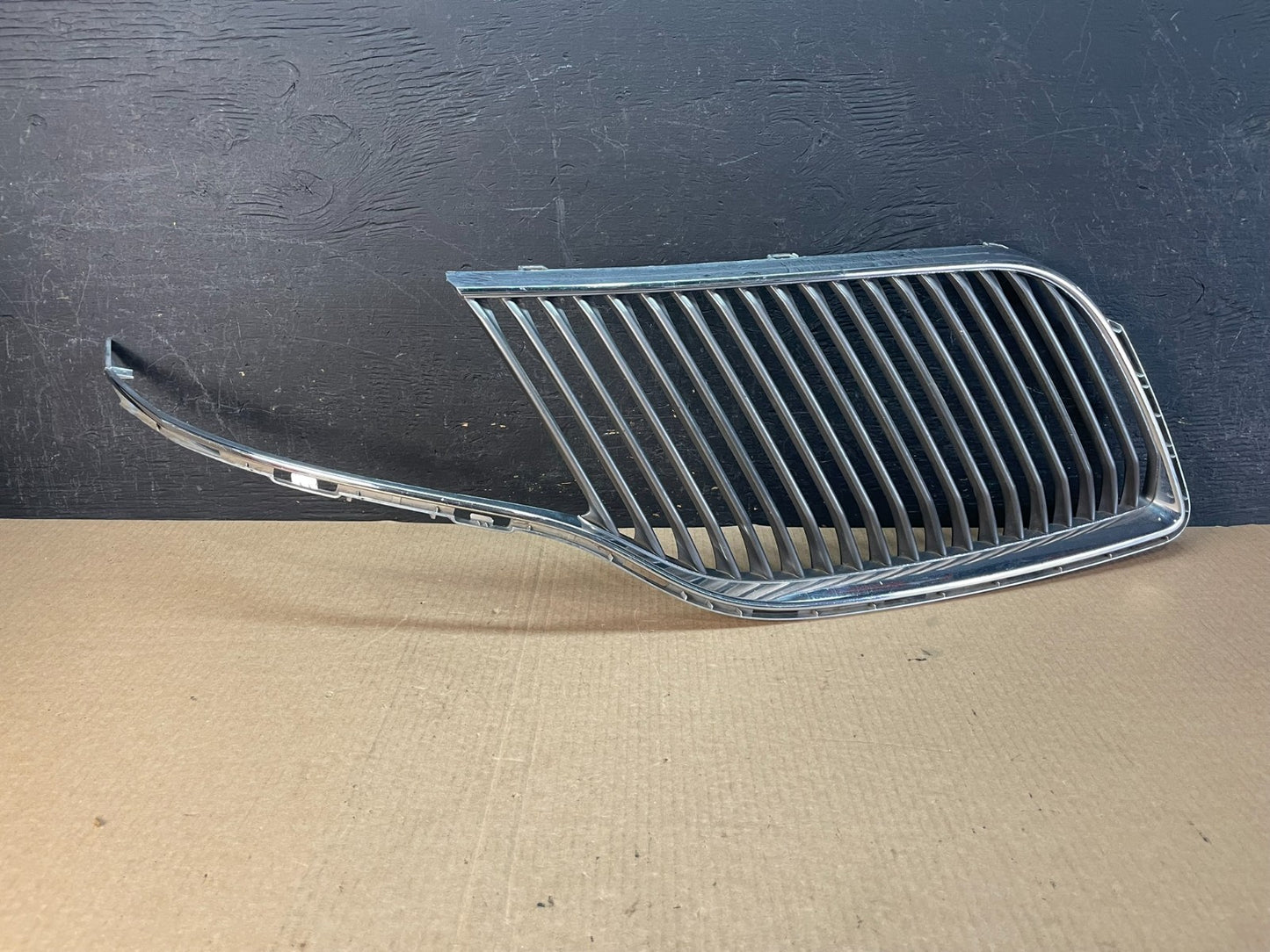 2013 to 2016 Lincoln MKT Right Passenger Side Grille Grill AF3694 DG0