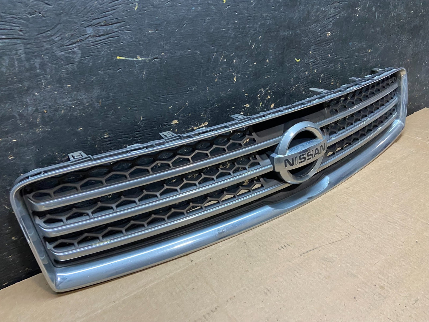 2009 to 2011 Nissan Maxima Front Upper Grill Grille 62070-9N00A Y9424 DG1