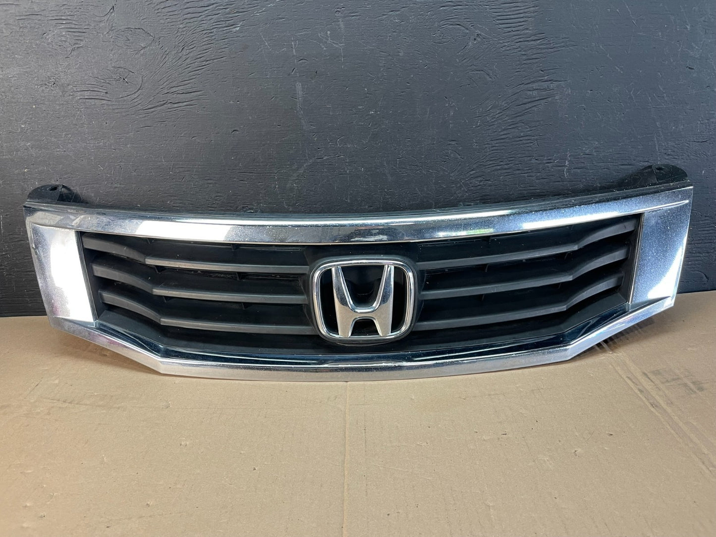 2008-10 Honda Accord Sedan Front upper radiator center grille Aftrmrkt AD8405 DG0