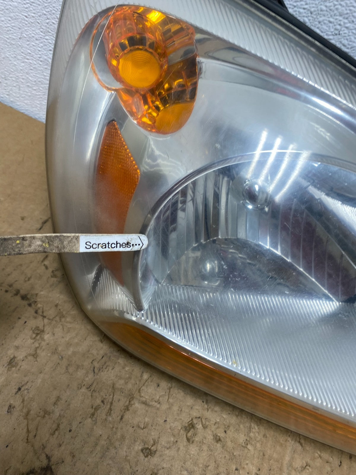 2005 to 2006 Kia Sportage Right Passenger RH Halogen Headlight AC8255 DW3