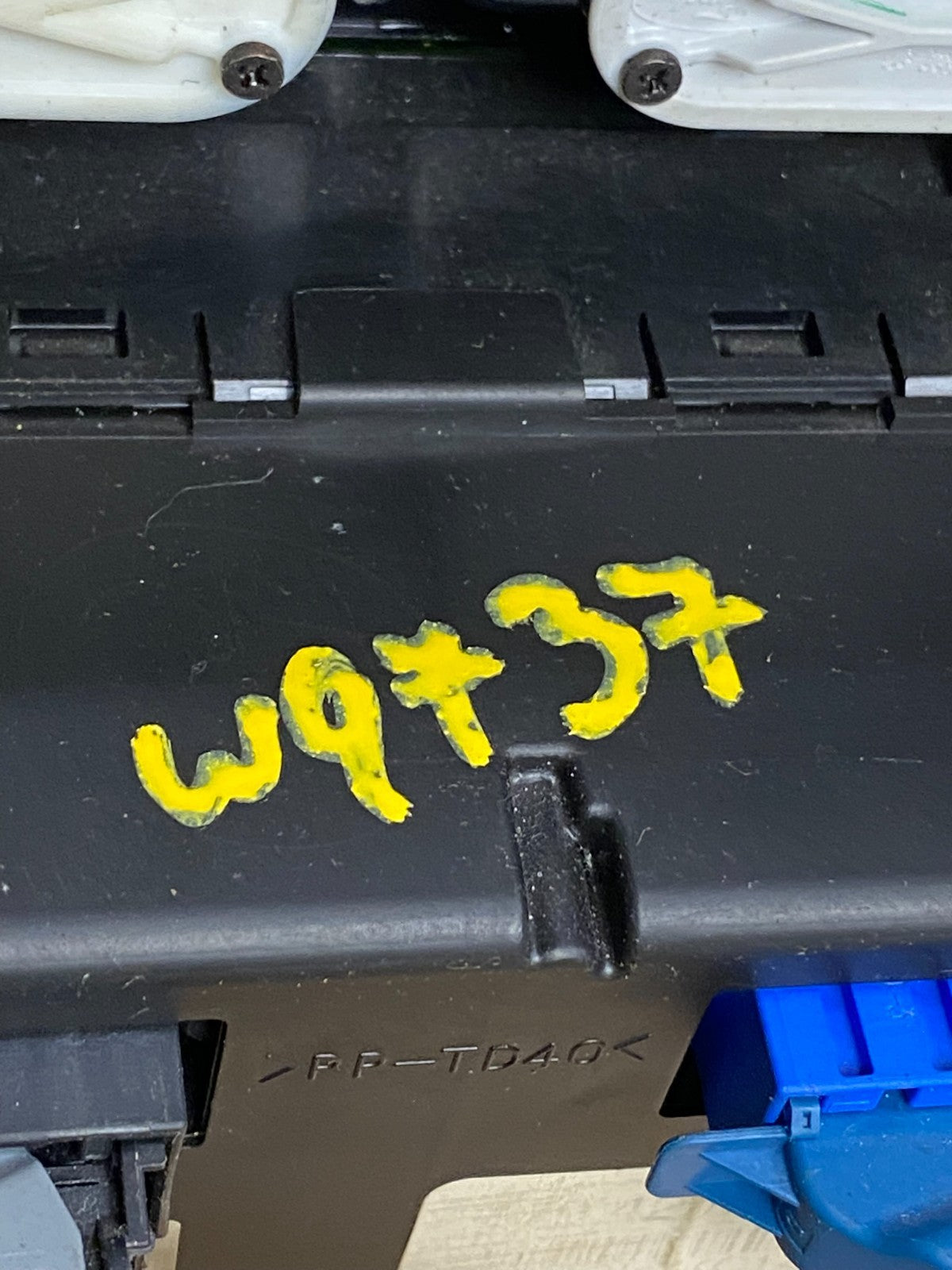 2007 - 2010 Ford Edge Heater Climate Control Radio Control Dash Bezel W9737 DG8