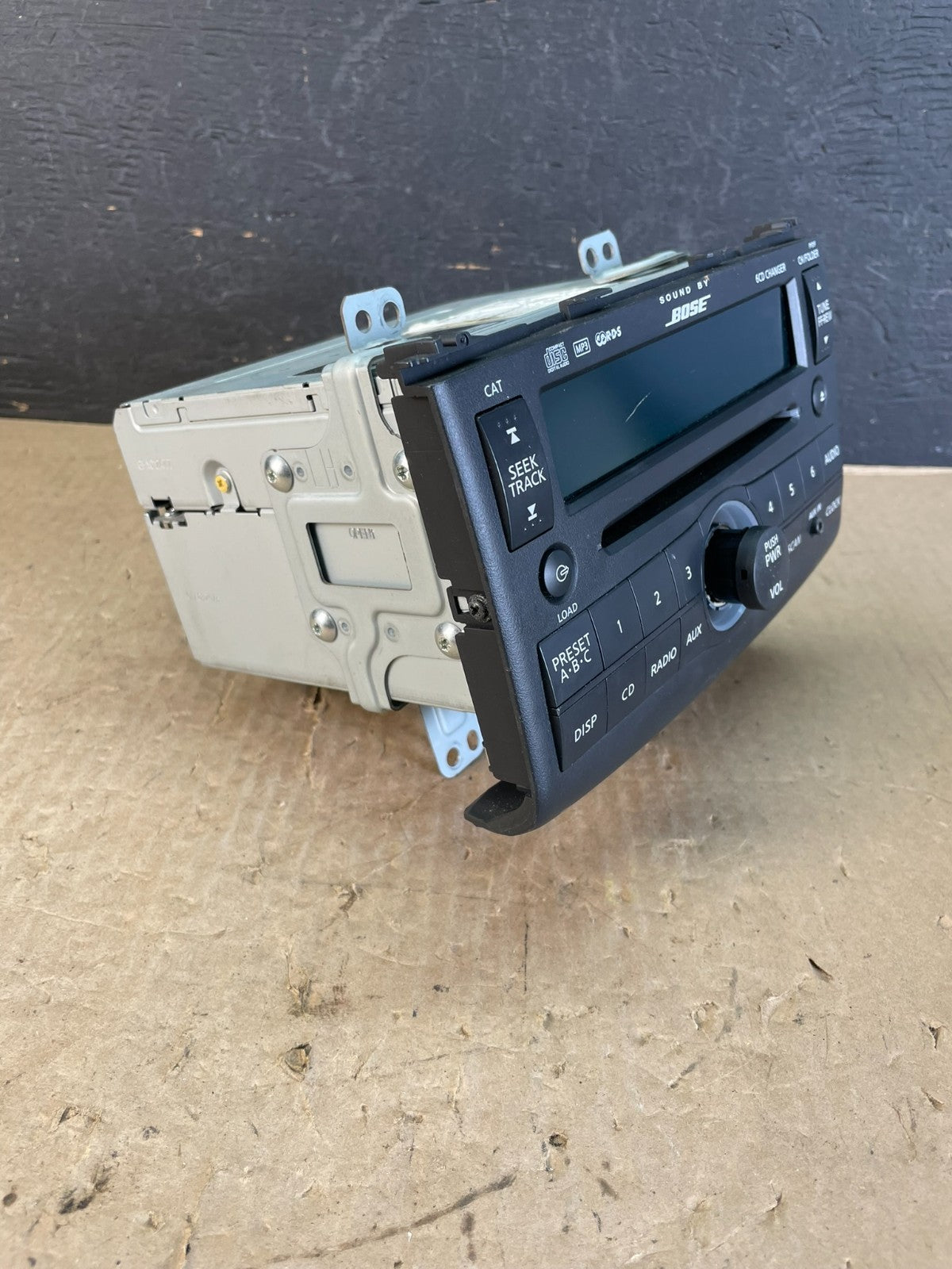 2008-2009 Nissan Rogue Bose Radio Stereo 6 Disc Changer CD Player AD59292