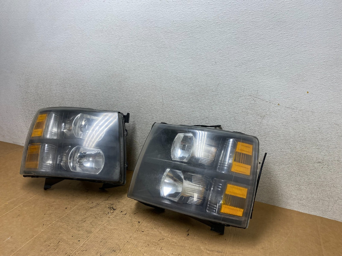 2007 to 2014 Chevrolet Silverado Left+Right Side Black Headlights T3342 DW2