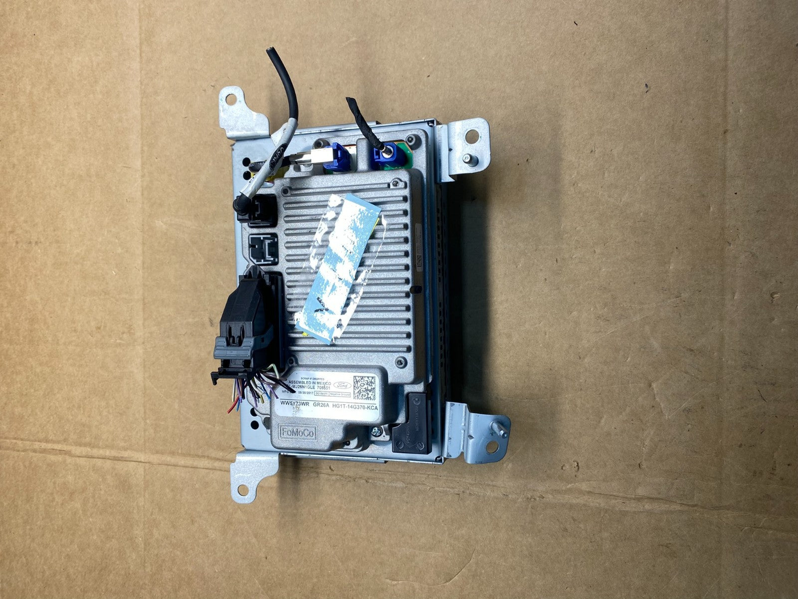 2016 to 2019 Ford Taurus Radio Information Display Screen Monitor AD3663 DG1