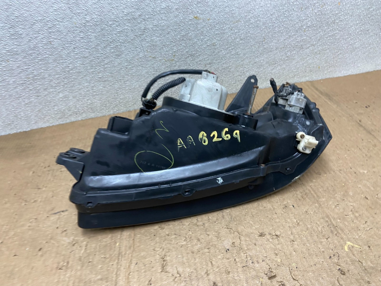 2001 to 2004 Subaru Legacy Outback Right Passenger Rh Headlight Oem AA8269 DW7