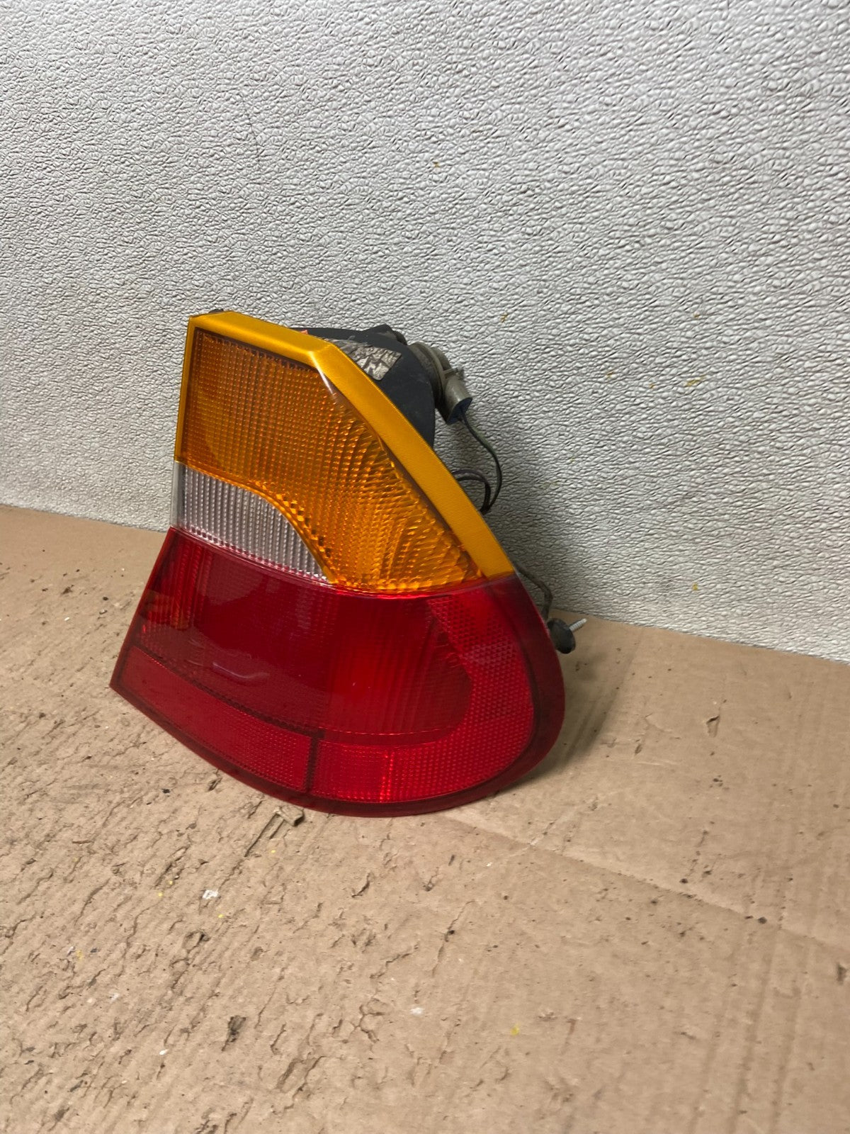 1999 to 2000 Chrysler 300M Right Passenger RH Side Tail Light OEM Y3460 DW1