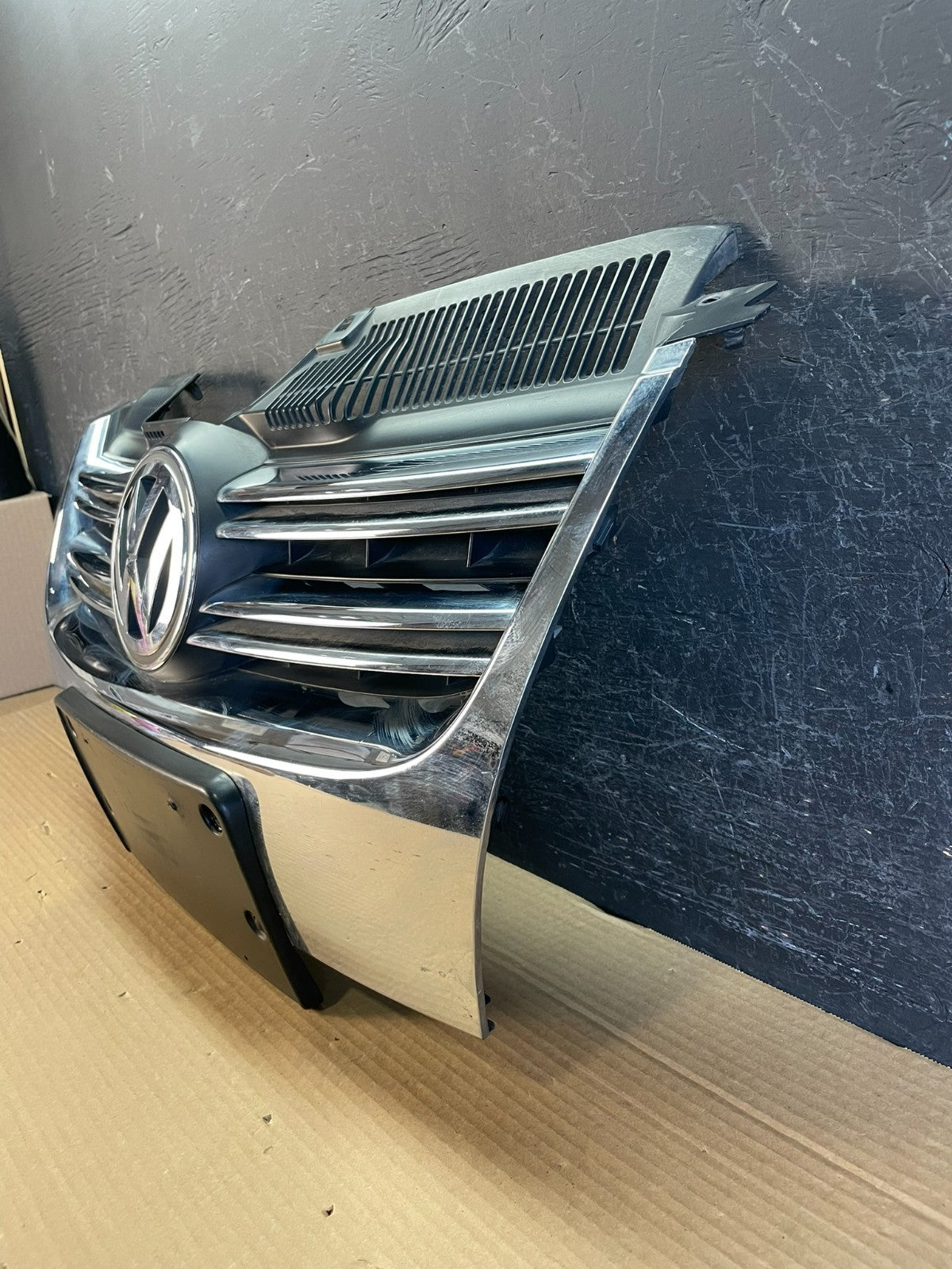 2005-2010 Volkswagen Jetta Front Upper Grille Grill Chrome ae8682 DG1