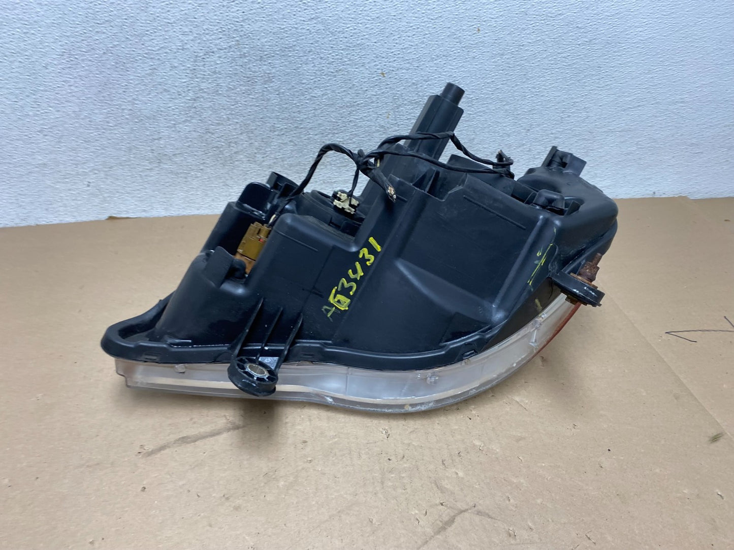 2011 to 2016 Chrysler Town and Country Right Passenger Headlight AG3431 DW6