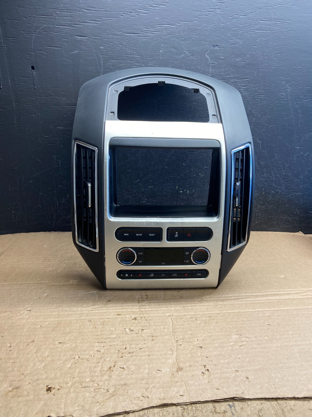 2007 - 2010 Ford Edge Heater Climate Control Radio Control Dash Bezel AF2008 DW0