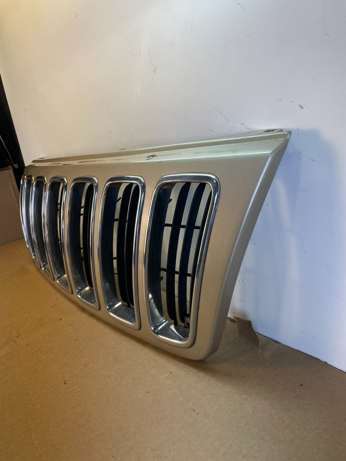 1999 to 2003 Jeep Grand Cherokee Front Upper Grill Grille AG3099 DG1