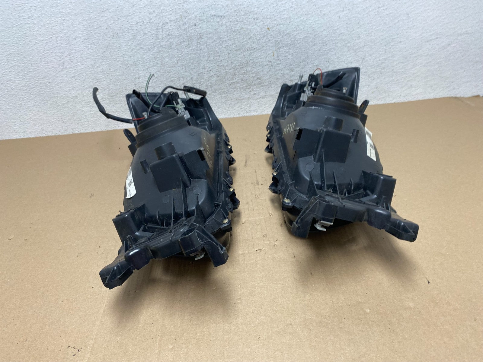 2003 2004 Subaru Forester Left+Right Headlights Halogen AE7181 DW9